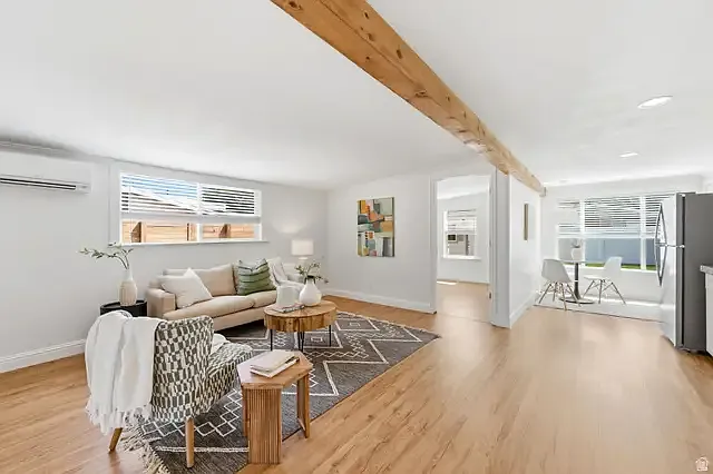 2 bed, 1000 sqft, $1,500 — Photo 3