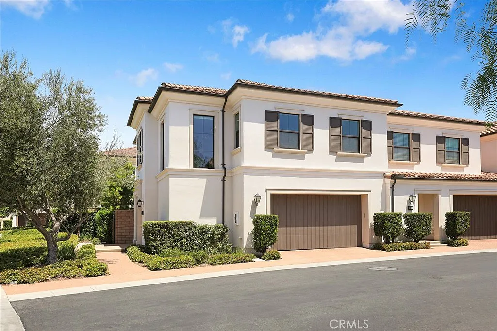 3 bed, 2.5 bath, 1837 sqft, $5,000 — Photo 1