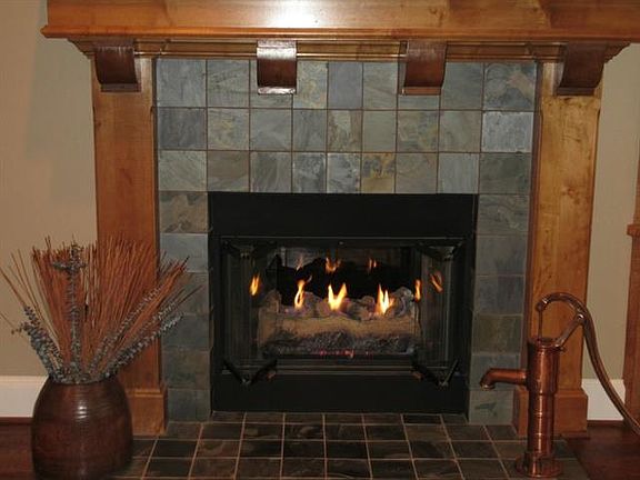 5th image of 1304 Parkwood Ct