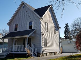 319 Ridgeland Ave, Woodstock, IL 60098
