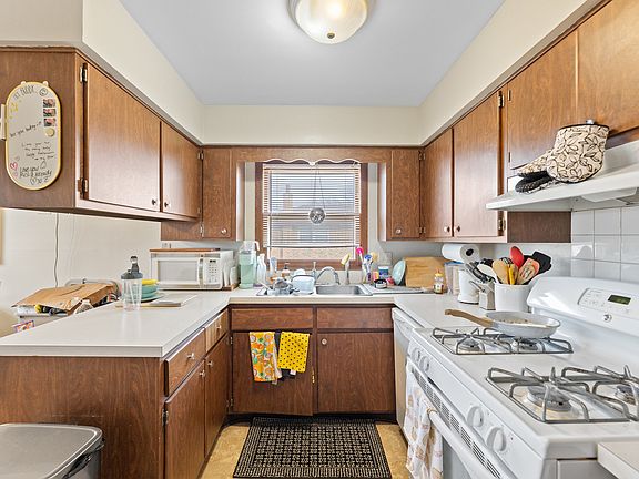 5th image of 16552 Crescent Ave
