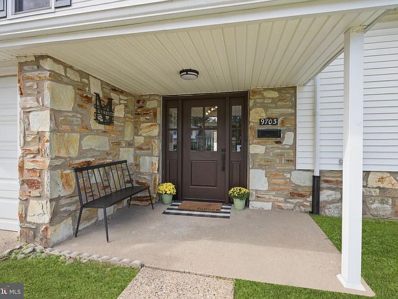 3rd image of 9703 Jeanes St