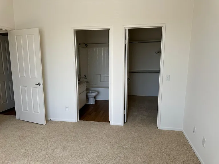 588 Oak Gln #588 — Photo 8