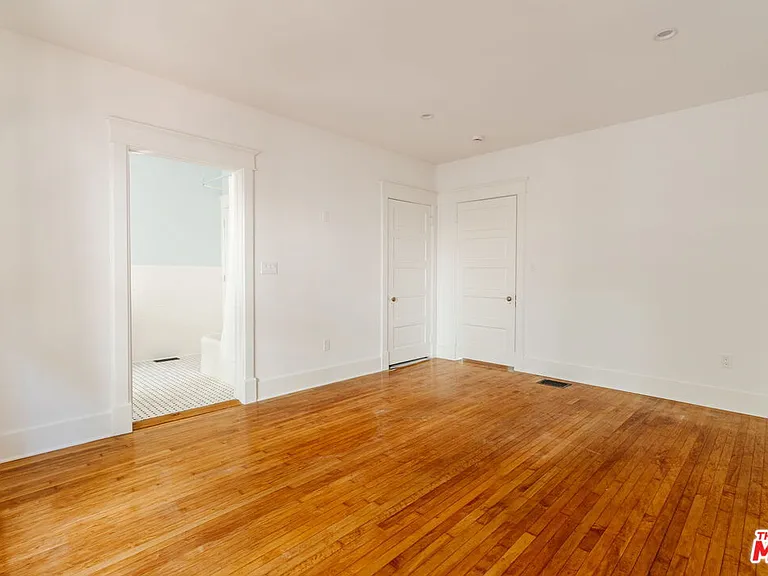 2170 W 24th St — Photo 24