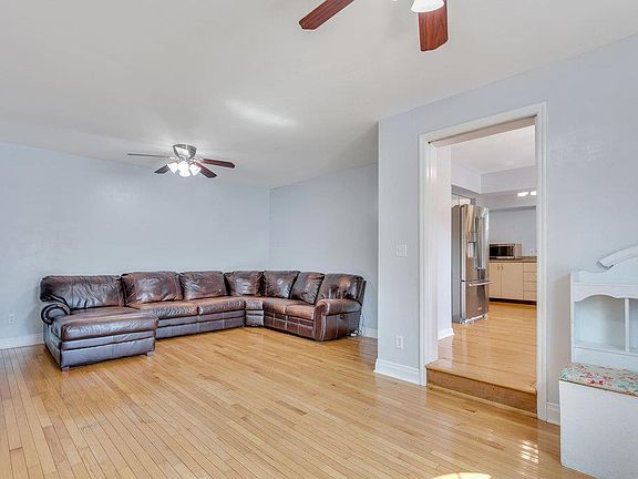 5th image of 49 Boyd Ave