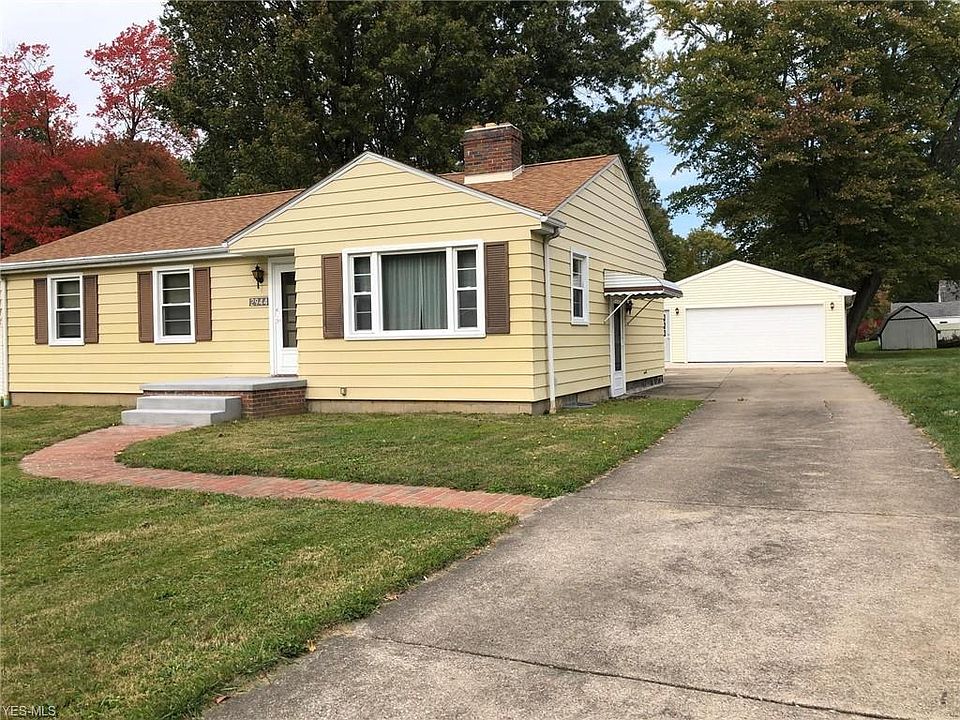 1st image of 2944 Howell Dr