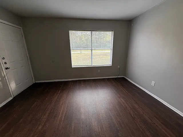 2 bed, 1.5 bath, 900 sqft, $1,295 — Photo 3