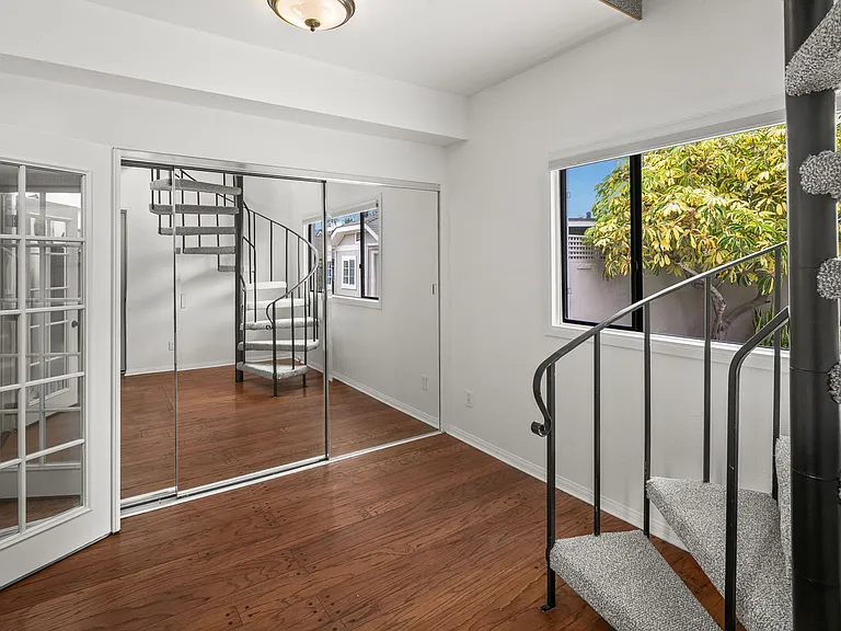 3925 Hawk St — Photo 35