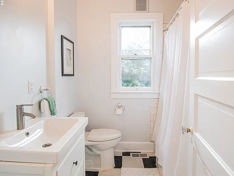 3919 SE Grant Ct — Photo 2