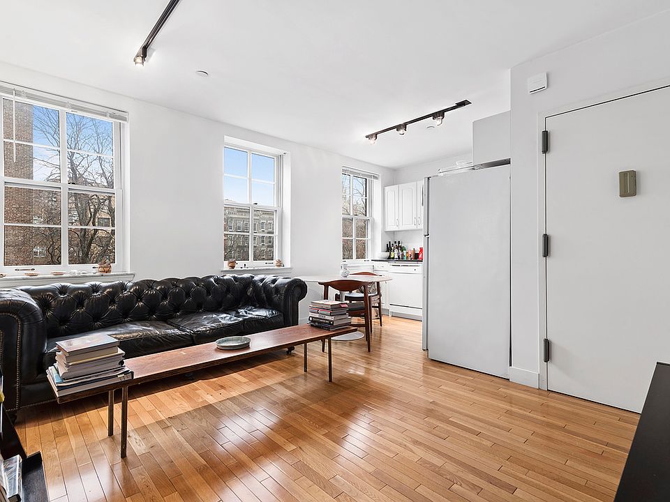 1st image of 345 W 20th St #3