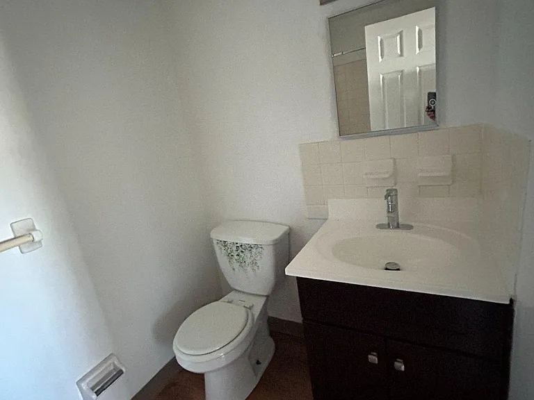 3941 James St — Photo 14