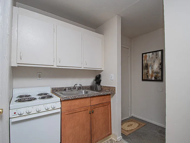 218 South Whitney Street — Photo 3