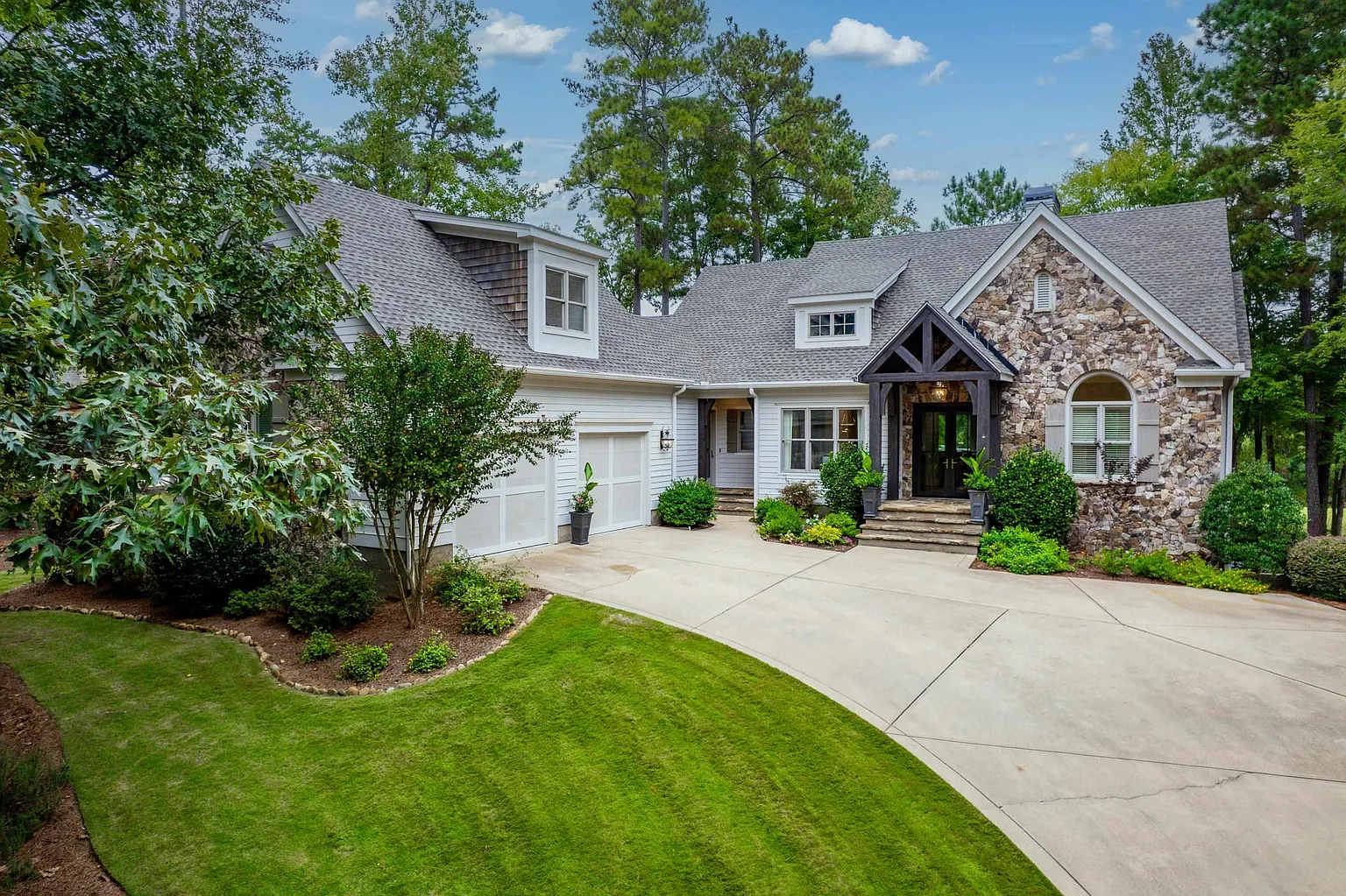 1090 Curtright Pl photo 1