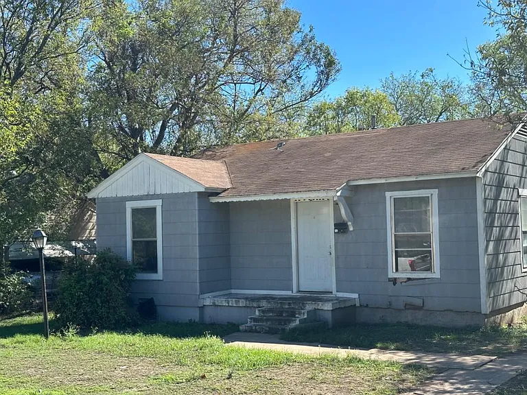 1104 Duncan Ave — Photo 1