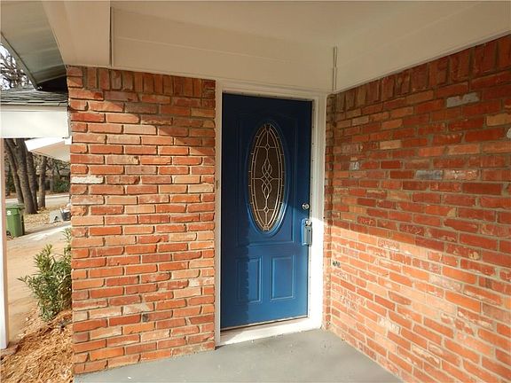 2nd image of 516 Oak Park Dr
