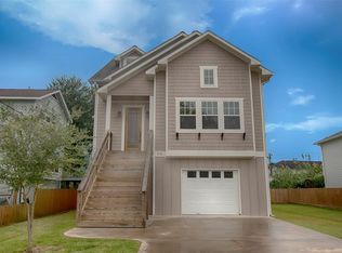 915 Dogwood Rd, Clear Lake Shores, TX 77565