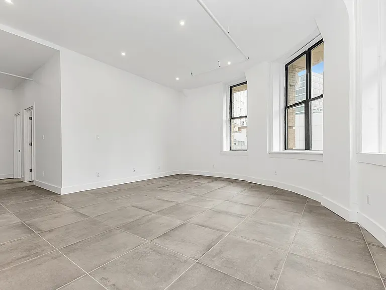 81 Willoughby St #406 — Photo 7