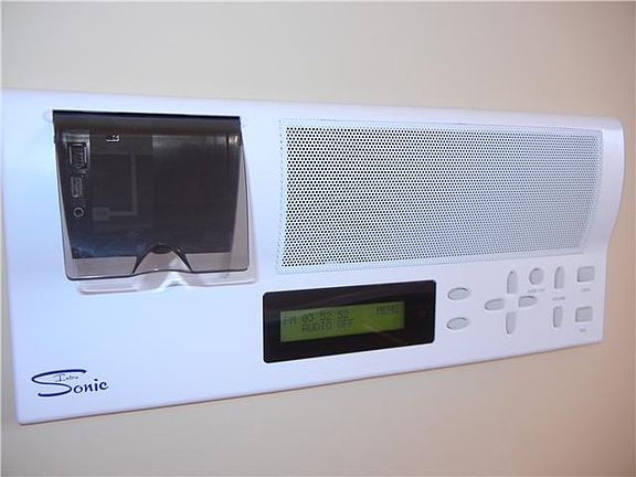 4th image of 913 Excalibur Dr