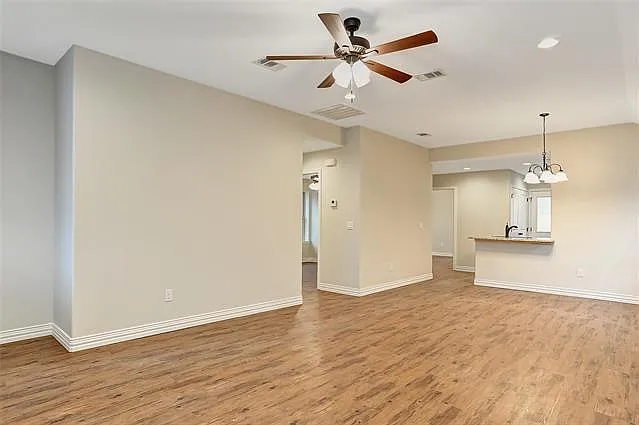 3 bed, 1252 sqft, $1,525 — Photo 4