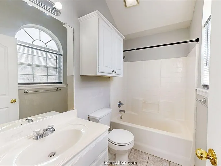 2404 Trace Mdws — Photo 16