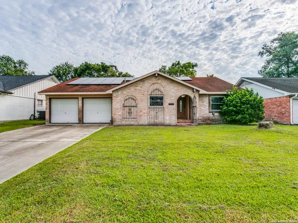 15803 Blackhawk Blvd, Friendswood, TX 77546