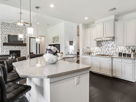 Kitchen with curved island
