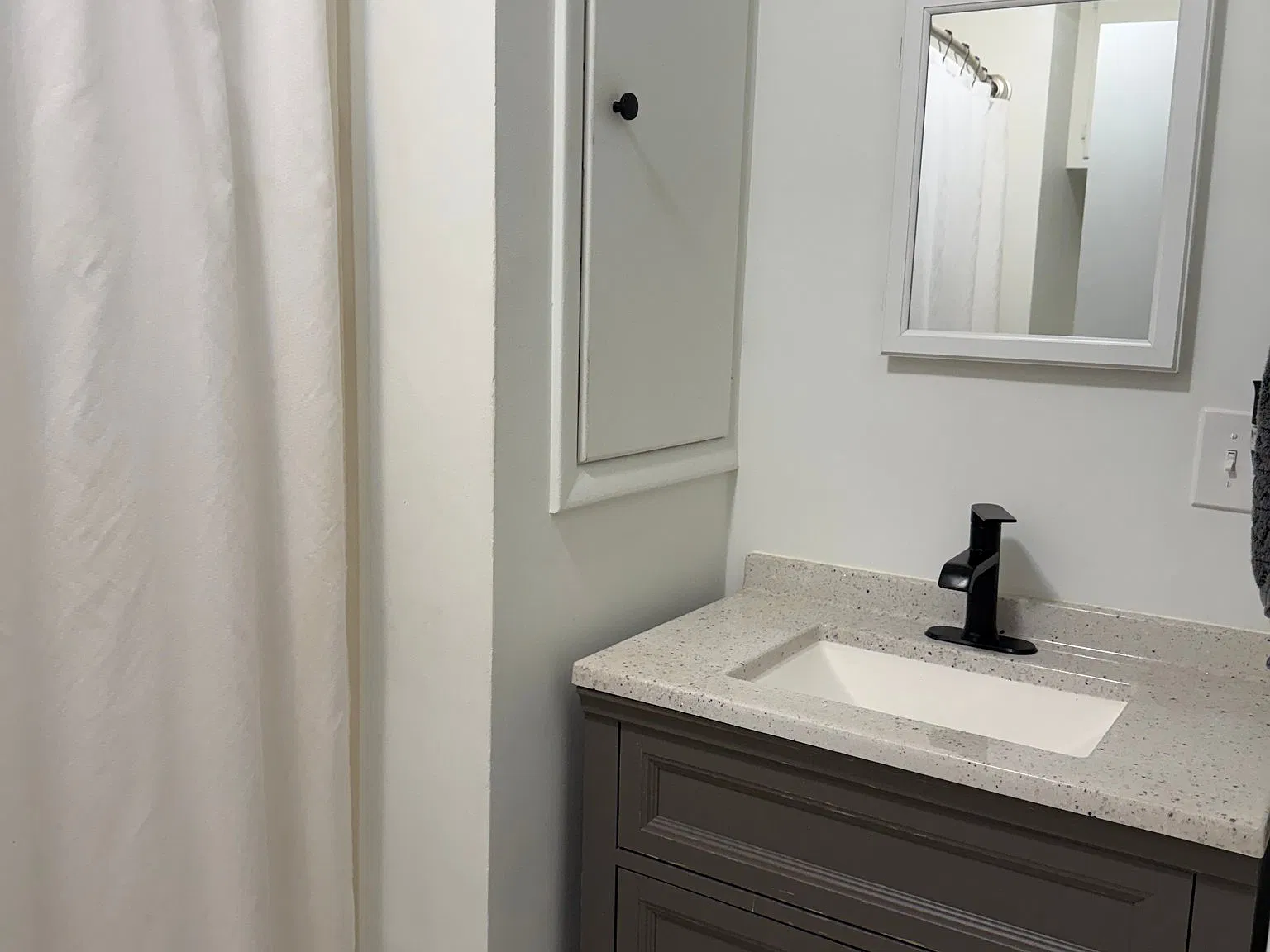 3 bedroom 1 bath in Sheldon High school area. Detached 2 car garage. Pets allowed — Photo 3