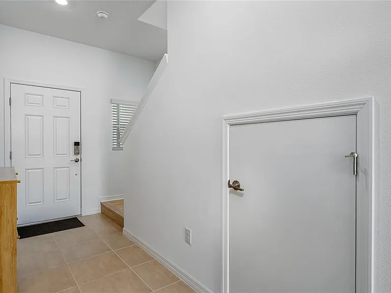 6011 Whetstone Ct — Photo 10
