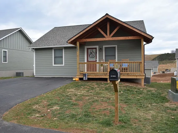 575 Townhomes Pl, Boone, NC 28607