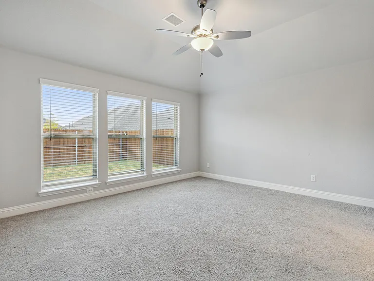 810 Mildren Ln — Photo 14