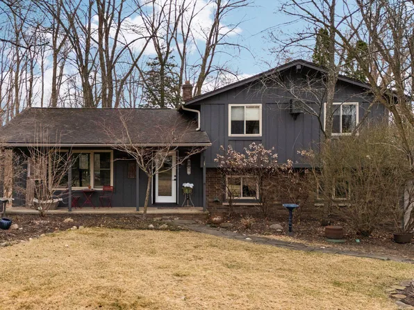 6165 Venice Dr, Commerce Township, MI 48382