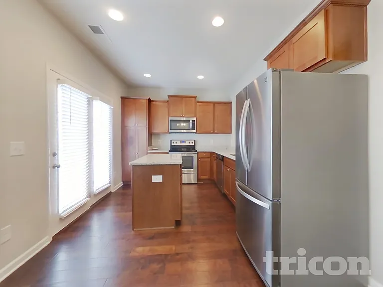 202 Ashmere Ct — Photo 4