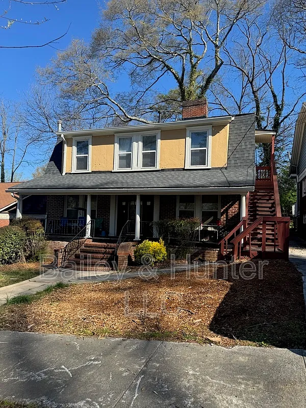 2 bed, 1.0 bath, 1086 sqft, $1,300 — Photo 1