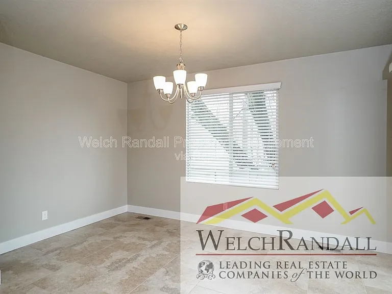 2542 S Andover St — Photo 10