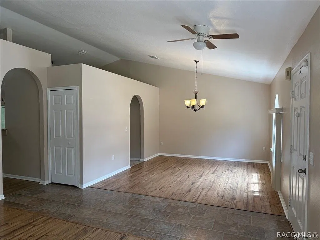 4 bed, 2.0 bath, 2238 sqft, $2,000 — Photo 3