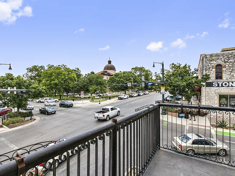 202 N Lbj Dr — Photo 12