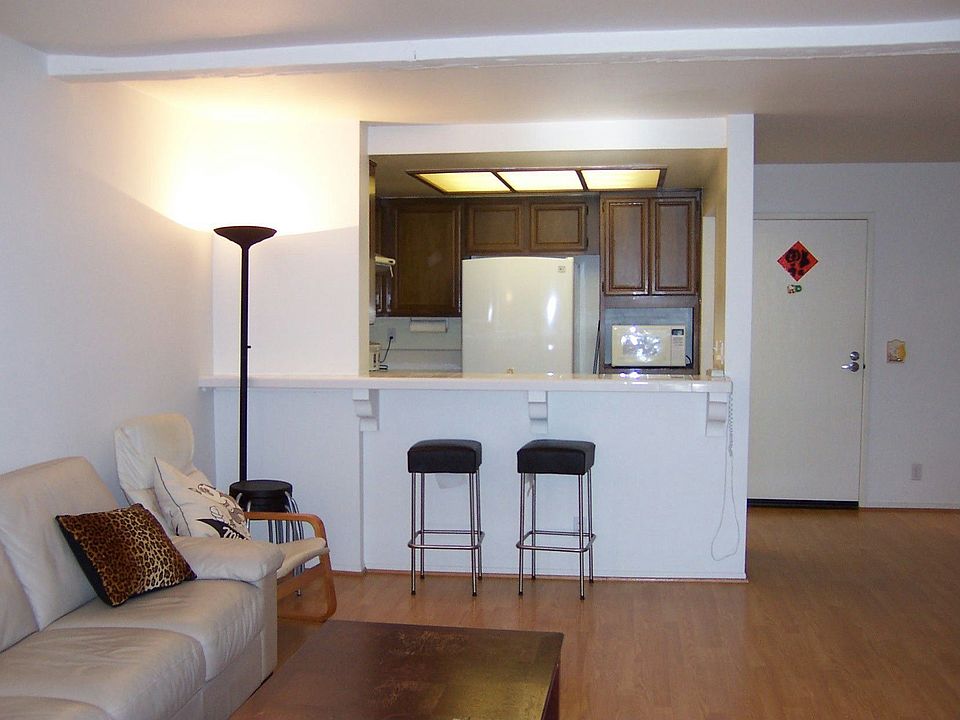 2nd image of 21500 Califa St Unit 103