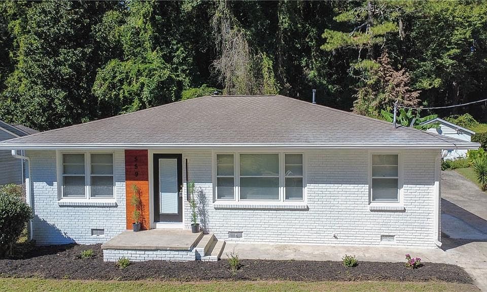 1st image of 559 Westmeath Dr SW