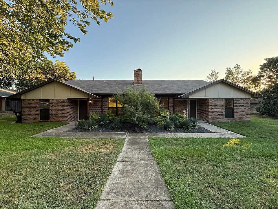 126 Hollyhill Ln