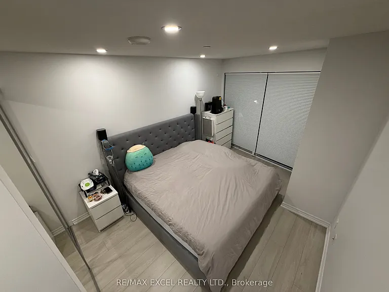 386 Yonge St #503 — Photo 19