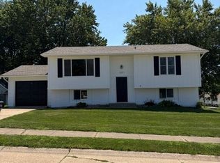 2623 W 61st St, Davenport, IA 52806