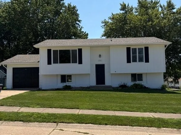 2623 W 61st St, Davenport, IA 52806