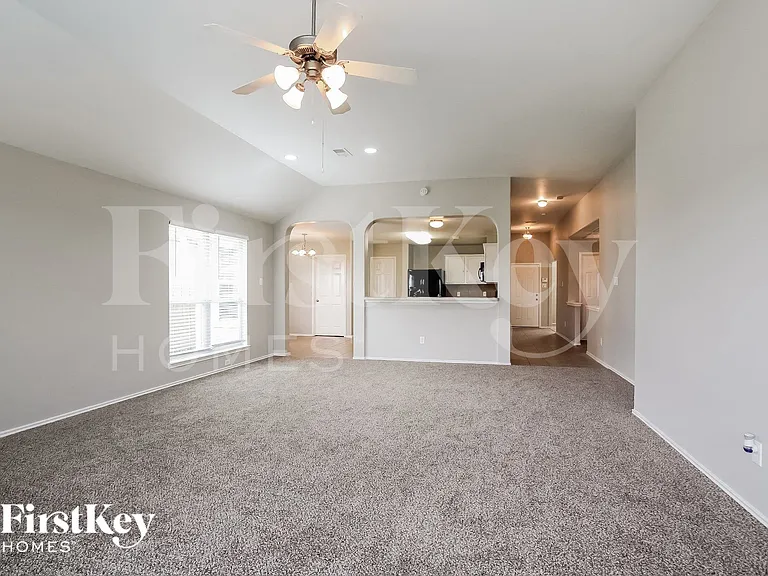 1419 Rosebay Rd — Photo 4