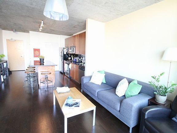 5th image of 611 S Wells St #1609