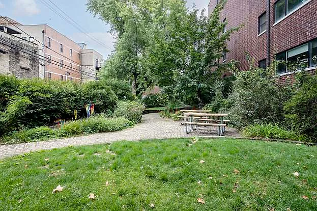 821 W Roscoe St #1 — Photo 74