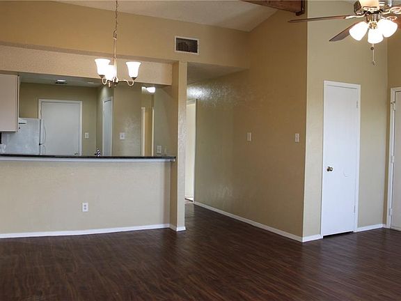 3rd image of 5303 Indio Dr APT D