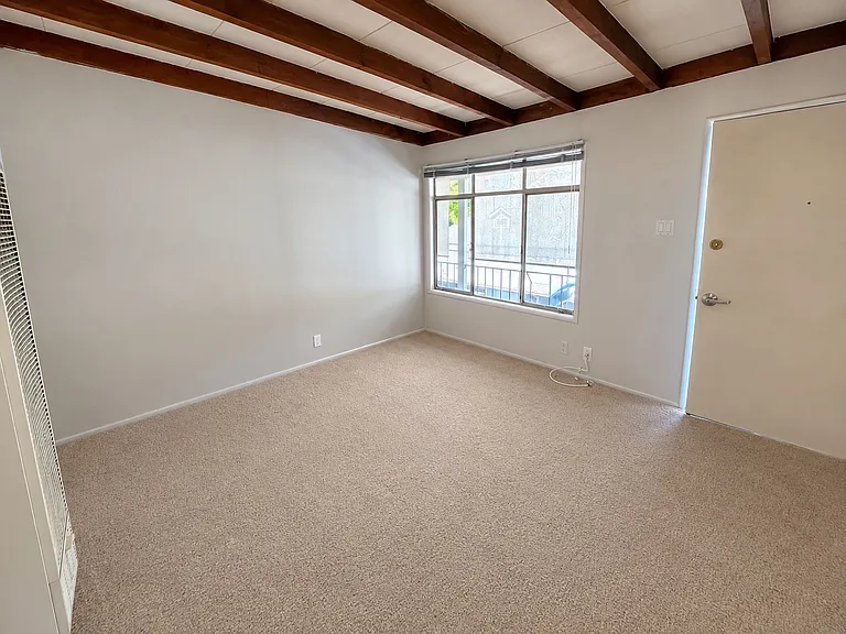 190 Park St #6 — Photo 2