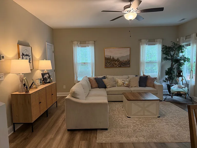 79 Wolcott Ct — Photo 3