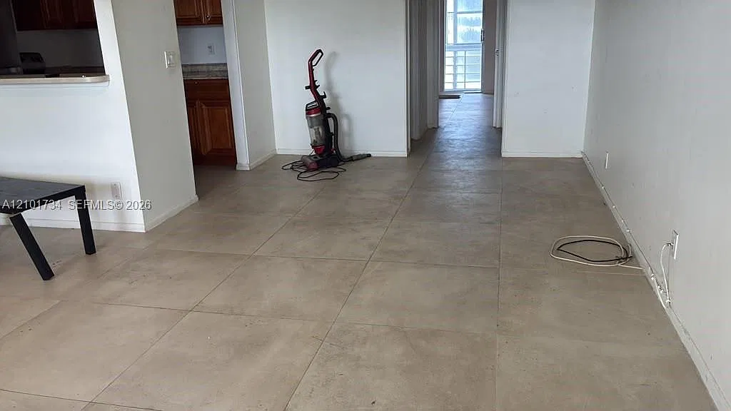 Salisbury Condos — Photo 3