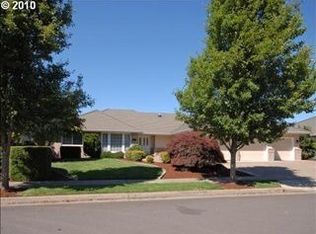 914 McKenzie Crest Dr, Springfield, OR 97477